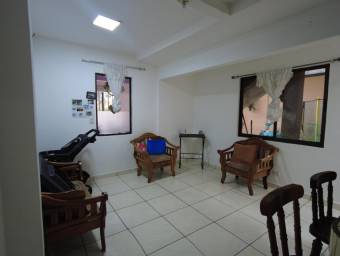Se venden casa y 2 apartamentos en Santo Domingo de Heredia 23-2209