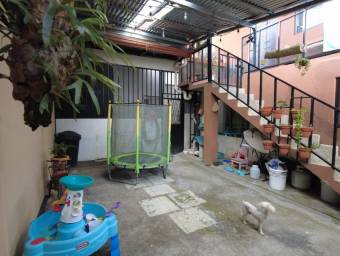 Se venden casa y 2 apartamentos en Santo Domingo de Heredia 23-2209