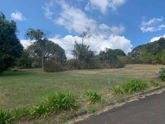 Se vende lote plano de 7,200m2 en San Rafael de Heredia 23-1902