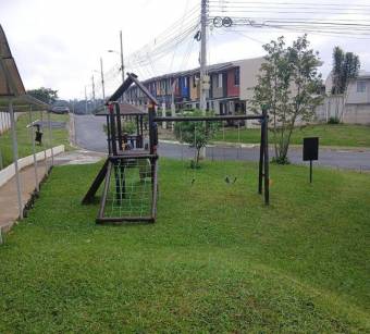 Se vende casa de 2 plantas en condominio de San Pablo Heredia 26-649