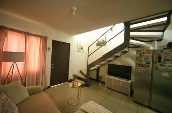 Se vende casa de 2 plantas en condominio de San Pablo Heredia 26-649