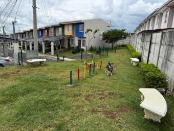 Se vende casa de 2 plantas en condominio de San Pablo Heredia 26-649