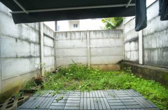 Se vende casa de 2 plantas en condominio de San Pablo Heredia 26-649
