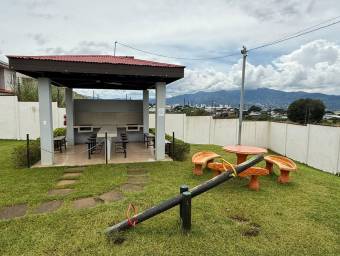 Se vende casa de 2 plantas en condominio de San Pablo Heredia 26-649