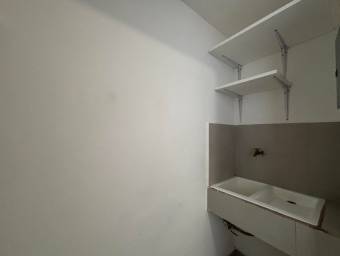 Se vende moderno apartamento en condominio de San Pablo Heredia 25-1267