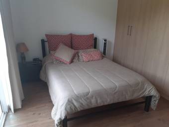 Se vende espacioso apartamento en condominio de San Pablo Heredia 24-1768