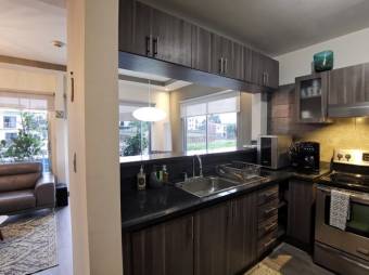 Se vende moderno apartamento en condominio de Ulloa Heredia 23-1355