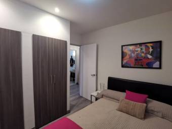 Se vende moderno apartamento en condominio de Ulloa Heredia 23-1355
