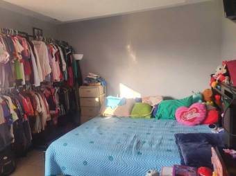 Se vende espaciosa casa de 2 plantas en San Francisco Heredia 24-1319