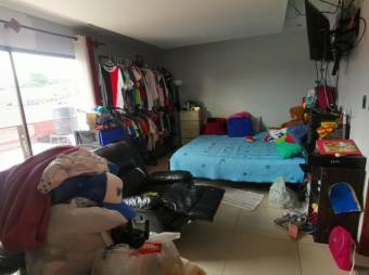 Se vende espaciosa casa de 2 plantas en San Francisco Heredia 24-1319