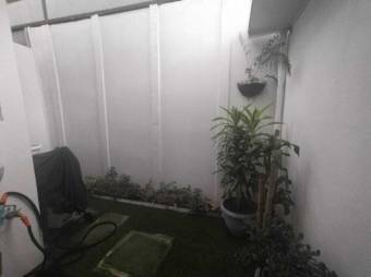 Se vende moderna casa en condominio de San Francisco Heredia 25-64