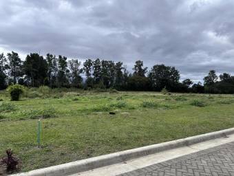 Se vende lote de 7000m2 en Residencial de Santa Barbara Heredia 25-1623