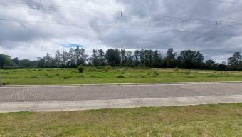 Se vende lote de 7000m2 en Residencial de Santa Barbara Heredia 25-1623