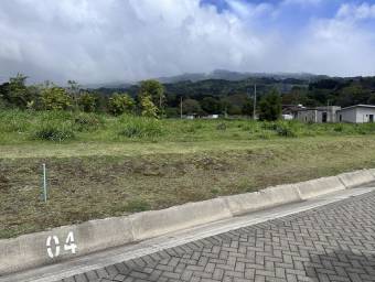 Se vende lote de 7000m2 en Residencial de Santa Barbara Heredia 25-1623