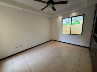 Se vende espaciosa casa en condominio de San Antonio de Belén 25-1028