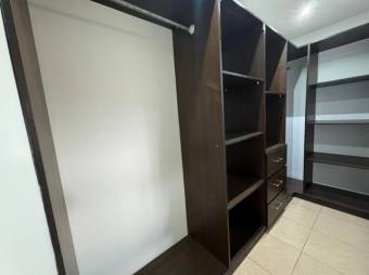 Se vende espaciosa casa en condominio de San Antonio de Belén 25-1028