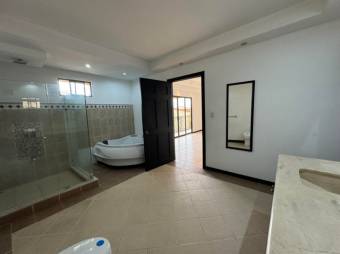 Se vende espaciosa casa en condominio de San Antonio de Belén 25-1028