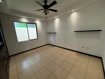 Se vende espaciosa casa en condominio de San Antonio de Belén 25-1028