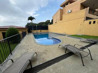 Se vende espaciosa casa en condominio de San Antonio de Belén 25-1028