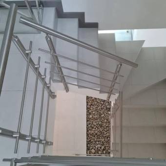 Se vende espaciosa casa en condominio de San Miguel Heredia 26-275