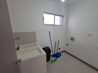 Se vende espaciosa casa en condominio de San Miguel Heredia 26-275