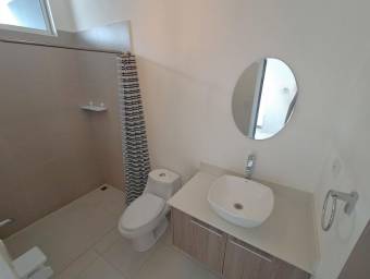 Se vende espaciosa casa en condominio de San Miguel Heredia 26-275