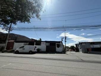 Se vende terreno de 242m2 con uso mixto San Antonio Heredia 26-192