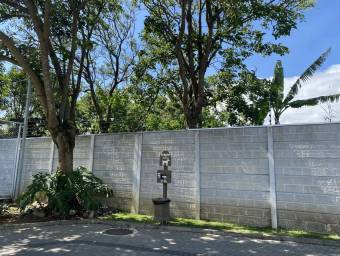 Se vende moderna casa en condominio de Santo Tomas Heredia 26-303