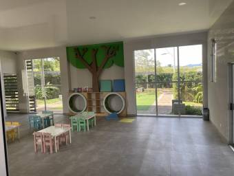 Se vende moderna casa en condominio de Santo Tomas Heredia 26-303