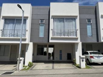 Se vende moderna casa en condominio de Santo Tomas Heredia 26-303