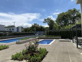 Se vende moderna casa en condominio de Santo Tomas Heredia 26-303