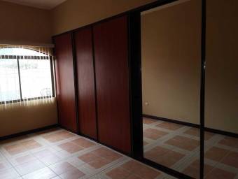 Se vende espaciosa casa con terraza en San Francisco de Heredia 26-372