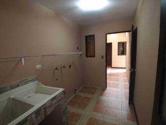 Se vende espaciosa casa con terraza en San Francisco de Heredia 26-372