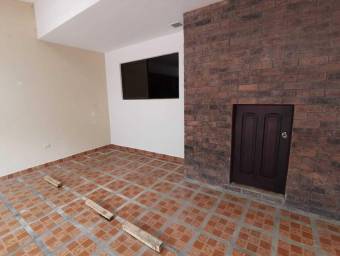 Se vende espaciosa casa con terraza en San Francisco de Heredia 26-372
