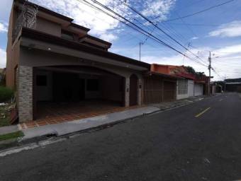 Se vende espaciosa casa con terraza en San Francisco de Heredia 26-372
