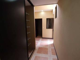 Se vende espaciosa casa con terraza en San Francisco de Heredia 26-372