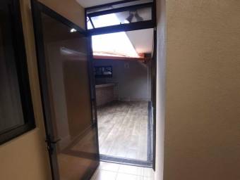 Se vende espaciosa casa con terraza en San Francisco de Heredia 26-372