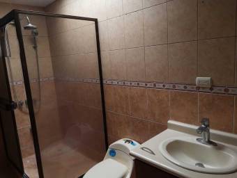 Se vende espaciosa casa con terraza en San Francisco de Heredia 26-372