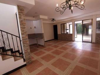 Se vende espaciosa casa con terraza en San Francisco de Heredia 26-372