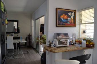 Se vende moderna casa con terraza en San Pablo Heredia 25-1004