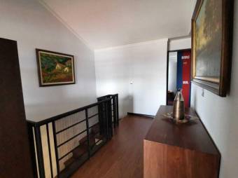 Se vende moderna casa con terraza en San Pablo Heredia 25-1004