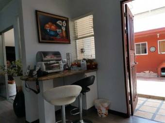 Se vende moderna casa con terraza en San Pablo Heredia 25-1004