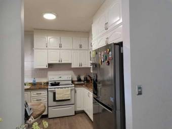 Se vende moderna casa con terraza en San Pablo Heredia 25-1004