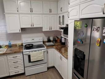 Se vende moderna casa con terraza en San Pablo Heredia 25-1004