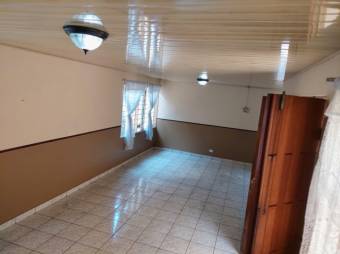 Se vende espaciosa casa con uso mixto en Santa Barbara Heredia 25-187