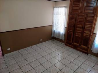 Se vende espaciosa casa con uso mixto en Santa Barbara Heredia 25-187