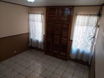 Se vende espaciosa casa con uso mixto en Santa Barbara Heredia 25-187