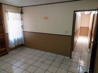 Se vende espaciosa casa con uso mixto en Santa Barbara Heredia 25-187
