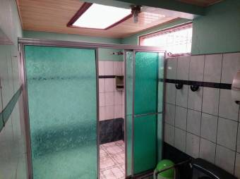 Se vende espaciosa casa con uso mixto en Santa Barbara Heredia 25-187