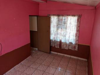 Se vende espaciosa casa con uso mixto en Santa Barbara Heredia 25-187